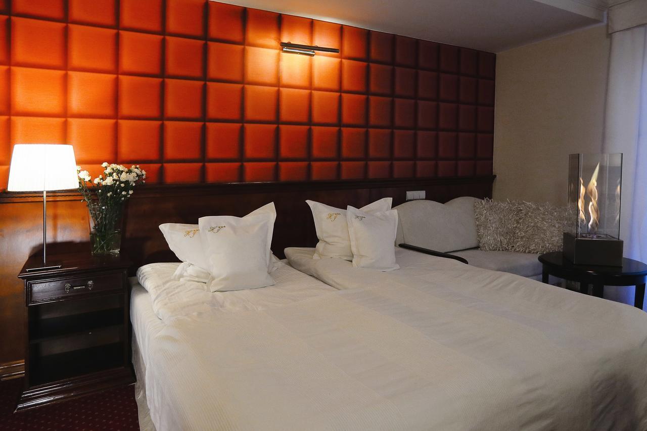 Hotel Imperium Хелмжа Экстерьер фото